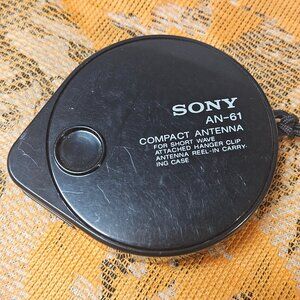 Sony AN-61 Compact Antenna Short Wave Hanger Clip Reel-In Carrying Case